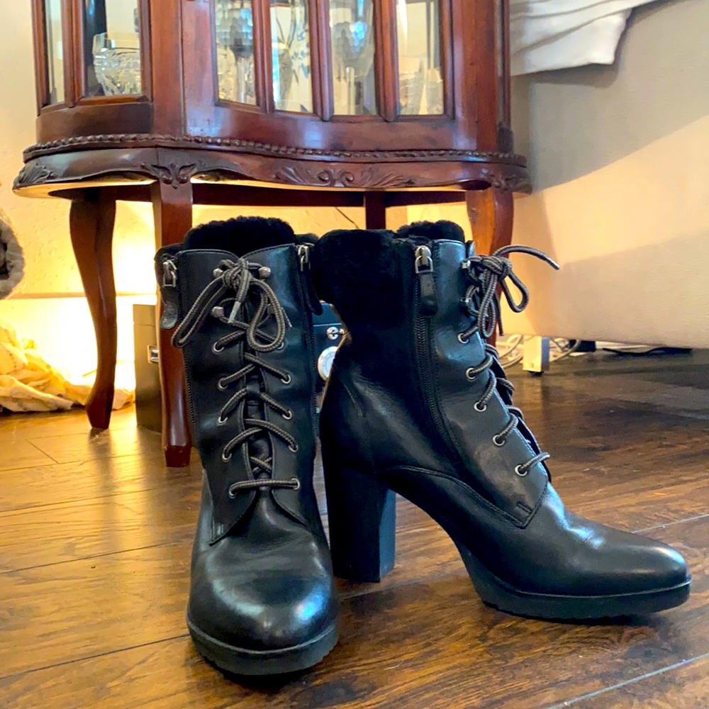 Buttery soft leather booties lace-up, double side zip and faux shearling fur